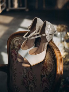 pg8-1a beige leather / floral