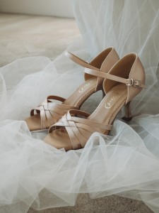 laura light flesh satin