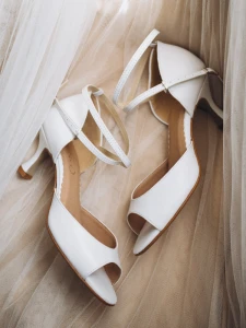 pg9-1c white leather